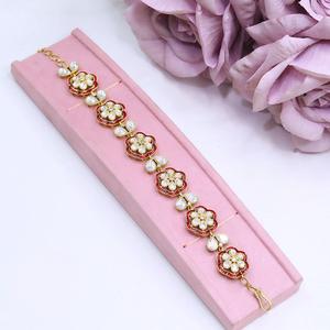 สร้อยข้อมือหิน Kundan ประดับสีทองสวยงามดูหรูหราสำหรับงานแต่งงานและงานหมั้นชุดปาร์ตี้สำหรับผู้หญิง - Product Image 3