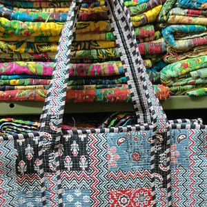 Bolso de mano acolchado a mano con múltiples retazos, bolso de compras hermoso para mujer, bolso de playa Kantha de algodón hecho a mano - Product Image 1