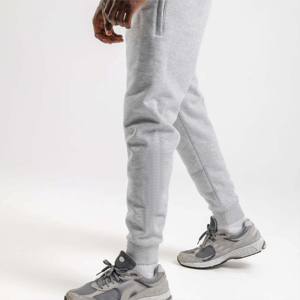 กางเกงจ๊อกกิ้งผู้ชาย - กางเกงวิ่งระบายความร้อนระบายอากาศพร้อมสายรัดเอวยางยืดและเชือกผูกปรับระดับได้ - Product Image 4