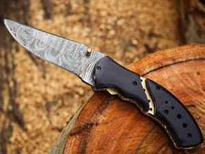 Couteau de chasse pliant fait main de qualité supérieure en acier damassé à haute teneur en carbone Couteaux pliants d'extérieur - Product Image 3