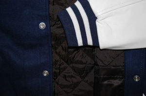 Veste universitaire bleu marine pour homme personnalisée, manches en cuir blanc, style décontracté, sport, baseball, bomber, avec patch - Product Image 5