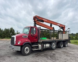 Ventes aux enchères de premier plan : Camions à plateau plat 8x4 114SD de 2014 avec grue articulée 440VCS-A21L de 4850 lb, d'occasion, à vendre - Product Image 1