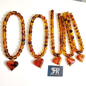 Collier en résine d'ambre à la mode avec pendentif coeur perles faites à la main bijoux élégants pour femmes cadeau romantique parfait pour les proches - Product Image 3