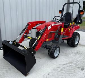 Tracteur agricole Massey Ferguson GC1723E avec godet chargeur, moteur diesel 481 heures 4x4, 22HP, prise de force 540, attelage 3 points, livraison gratuite - Product Image 5