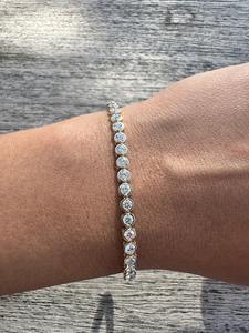 สร้อยข้อมือเทนนิสเงินแท้ 925 คุณภาพสูง ดีไซน์คลาสสิก ประดับเพชรโมอิสซาไนต์ทรงโซลิแทร์ 30 เม็ด น้ำหนัก 9.00 กะรัต เหมาะสำหรับใส่ไปงานปาร์ตี้ ของขวัญสุดพิเศษ - Product Image 1