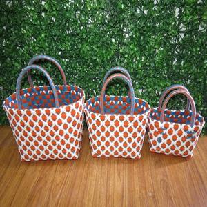 Sacs de shopping en plastique élégants et tendance avec poignée pour l'emballage de vêtements et de boutiques - Product Image 2