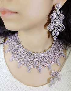 ชุดสร้อยคอชุบเพชรที่น่าตื่นตาตื่นใจเครื่องประดับสำหรับเจ้าสาวที่มีหินกลมและหยดน้ำตาสวมใส่ในงานปาร์ตี้ที่สง่างาม - Product Image 1