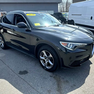 Alfa Romeo Stelvio Ti Q4 2020, véhicule électrique avec une autonomie de 601 à 700 km, moteur de 200 à 250 kW, batterie de 90 à 110 kWh, origine américaine - Product Image 1