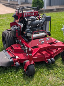 Cortadora de Césped Comercial 2025 Ferris SRS Z2 Stand-On Zero Turn de 52 Pulgadas, 25.5HP Kawasaki FX801V con Suspensión Soft Ride - Product Image 2