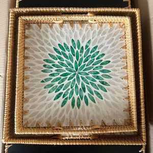 Plateau en rotin incrusté de nacre, rotin et coquillages pour service décoratif, Vietnam par 99 Gold Data - Ms Violet - Product Image 1