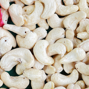 Factory Direct Raw Cashew Nuts WW180 WW240 Custom Packaging Vietnam From Santigo - Product Image 1