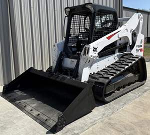 T740 nouveau chargeur sur chenilles compact 74 HP moteur diesel, hydraulique auxiliaire à débit standard, raccord rapide manuel, ROPS ouvert, - Product Image 3