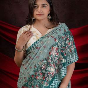 Sari de Brasso negro tradicional con motivos florales de trabajo de lámina Textura de Georgette transparente Pallu rico y eventos étnicos de frontera clásica - Product Image 4