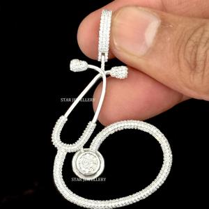 จี้รูปหูฟังแพทย์ ชุบทอง 10K ประดับเพชรเลี้ยงในห้องปฏิบัติการ ทรงบริลเลียนท์คัท สไตล์คริสเตียน ฮิปฮอป สำหรับทุกเพศ ใส่ได้ทุกวัน - Product Image 3