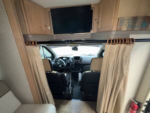 Winnabago Fuse 2-3-A d'occasion 2017 à vendre - Product Image 5