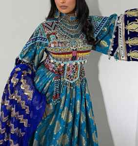 Robe traditionnelle afghane élégante pour femmes avec broderie complexe et motifs de couleurs vives Vêtements afghans - Product Image 3