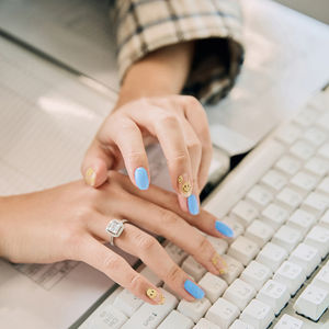 Autocollants d'ongles en gel semi-durcis de qualité salon 100% réels coréens, compatibles végétaliens et sans cruauté, pour manucure en gros - Product Image 4