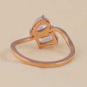 Bague de fiançailles en diamant de laboratoire Toi et Moi avec taille poire 0,39 TCW (0,10 CT) - Élégante et luxueuse - Product Image 1