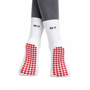 Chaussettes de sport, yoga et Pilates avec semelle en silicone blanche antidérapante - Product Image 1