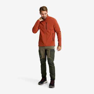 Chaqueta de caparazón suave que ofrece un fuerte aislamiento, tela suave y transpirable y exterior resistente al viento para viajes en clima frío. - Product Image 6