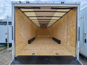 Remorque de transport fermée en aluminium à double essieu pour le stockage extérieur - Product Image 3