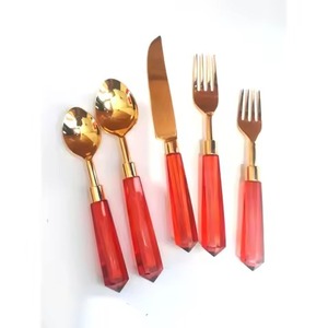 Cubiertos de Metal Dorado con Acabado Espejo, Juego de Cubiertos de Cocina de la Mejor Calidad con Mango de Resina Roja - Product Image 1