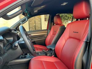 Oferta Especial: Toyota Hilux V6 Usada - ¡Lista para Enviar! - Product Image 2