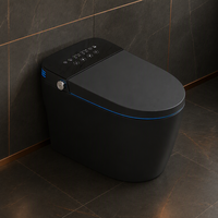 Toilette intelligente élégante avec bande LED bleue et corps en céramique, salle de bain moderne