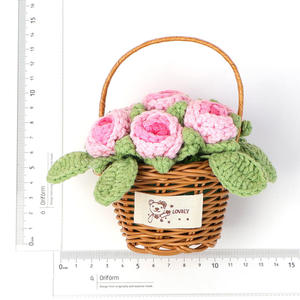 Cesta de Rosas Multicabezas Hecha a Mano para el Día de San Valentín Chino, Tejida con Hilo de Copo de Nieve y Ganchillo, Acabado Transfronterizo - Product Image 4