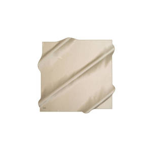 Élégant foulard carré long 100 % soie – Imprimé léopard et pois personnalisé, l'indispensable de l'été - Product Image 1