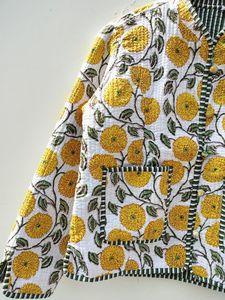 Chaqueta de algodón acolchada de estilo bohemio hecha a mano India para mujer, nuevo estilo, tela tejida con estampado de flores, prendas de vestir exteriores informales para invierno - Product Image 4