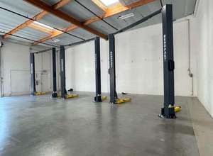 Elevador de Autos de 2 Postes, 4000 kg, Elevador Hidráulico para Taller de Reparación de Automóviles |   Plataforma Elevadora Hidráulica de Dos Postes y Cuatro Cilindros para Autos - Product Image 4