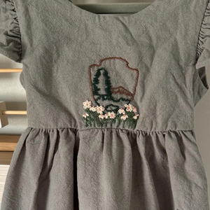Robe brodée à la main en lin doux pour bébé fille Style décontracté pour le premier anniversaire des tout-petits OEM Made in Vietnam - Product Image 6
