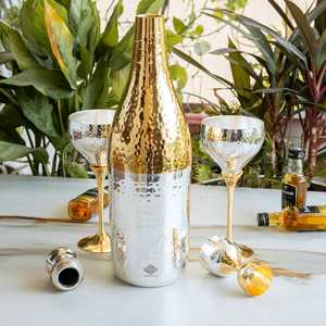 Juego de Regalo de Artículos de Bar Plateados y Dorados para Botella de Champán, 2 Copas de Vino y Medidor, Todo en Metal - Product Image 3