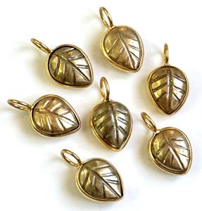Pierre de Pyrite Naturelle Sculpture de Feuille en Argent Sterling 925 Charms 10x8mm Or Vermeil Lunette Sculptée Pendentif en Pierre Précieuse - Product Image 1