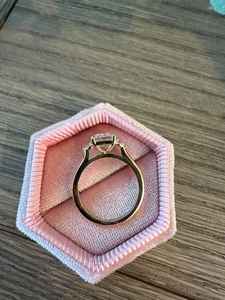 Diamant de laboratoire 14K or blanc massif taille émeraude Bague à trois pierres avec diamants poire 2.30 carats Diamants - Product Image 3