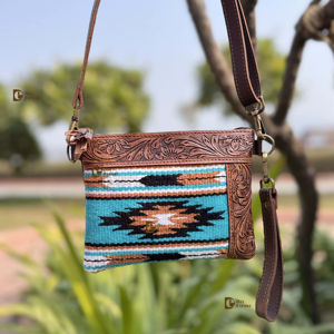 Aztec Saddle Blanket Bolso de cuero con tirantes Bolso de cuero mecanizado a mano Diseñador de estilo occidental Bolsos de usos múltiples para mujeres - Product Image 1