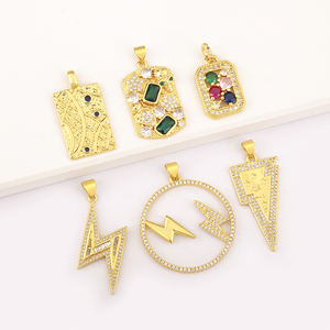 Collar de Joyería Vintage con Colgante de Circonita Cúbica y Cobre Chapado en Oro de 18K, Diseño Geométrico de Rayo Rectangular con Piedras de Colores - Product Image 1