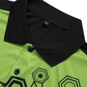 Camiseta Deportiva para Hombre |   Impresión digital de eslabones hexagonales en verde lima y negro |   Pantalones Cortos Deportivos Transpirables que Absorben la Humedad - Product Image 5