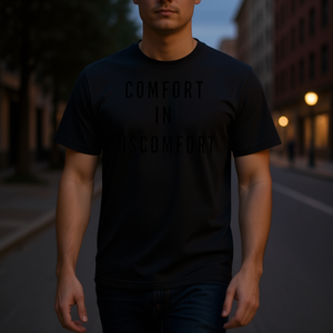 Camiseta Comfort In Discomfort negra unisex para adultos, cuello redondo, manga corta - Product Image 3
