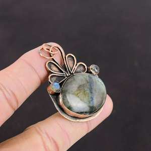 Colgante Vintage de Latón Chapado en Oro con Malaquita, Diseño de Pirámide, Envuelto en Alambre, Hecho a Mano, Regalo de Boda, Precio al por Mayor - Product Image 1