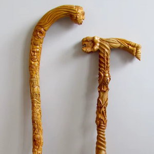 Prix NATUREL Canne en bois réglable avec nœuds multiples Bâton de marche en bois solide pour les aînés par Standard International - Product Image 1