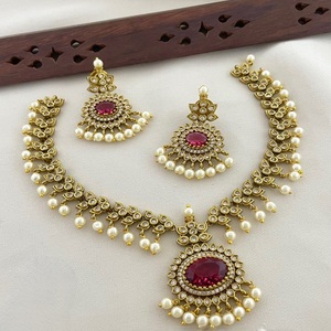 Ensemble de perles de mariage classique de luxe élégant Ensemble de mariée en or de luxe Bijoux de mode pour mariage et mariage Kundan - Product Image 2