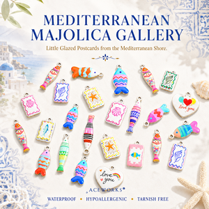 Abalorios de Majólica Mediterránea |   Colgante de Acero Inoxidable con Baño de Oro PVD de 18K, Esmaltado a Mano con Diseño de Concha de Pez, Estilo Costero de Verano - Product Image 1