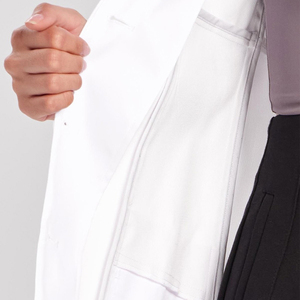 Microporoso no tejido logotipo personalizado PE manga larga Labcoat médico blanco desechable a prueba de agua cremallera laboratorio bata Ronpex - Product Image 4