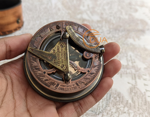 เข็มทิศแบบพกพาสไตล์โบราณ พร้อมกล่องหนังทำมือ ของขวัญสำหรับนักสะสมงานศิลปะและการเดินเรือโบราณ ทำจากทองเหลือง - Product Image 3