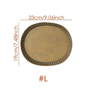 Assiette de service ronde classique en laiton fini, parfaite pour les collations, les repas et une présentation de table élégante, fabriquée à la main en Inde. - Product Image 6