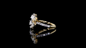 แหวนดอกไม้ประดับเพชรทรงลูกแพร์ที่เพาะเลี้ยงในห้องปฏิบัติการ |   แหวนเพชรดีไซน์ดอกไม้ทันสมัย ชุบโรเดียม 14KT รับรองโดย IGI สำหรับงานแต่งงาน - Product Image 2