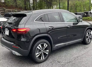 LISTO PARA ENVIAR, USADO, GLA 250 4MATIC SUV 2024, Volante a la Izquierda, Interior Oscuro, Asientos de Cuero, Neumáticos R19, Automático - Product Image 2