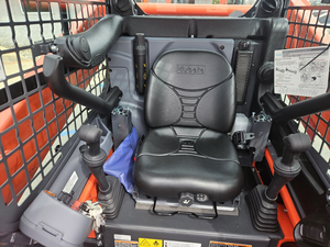 Chargeuse compacte sur pneus Kubota SSV65 à moteur diesel, modèle le plus vendu, engin de construction à prix abordable - Product Image 6